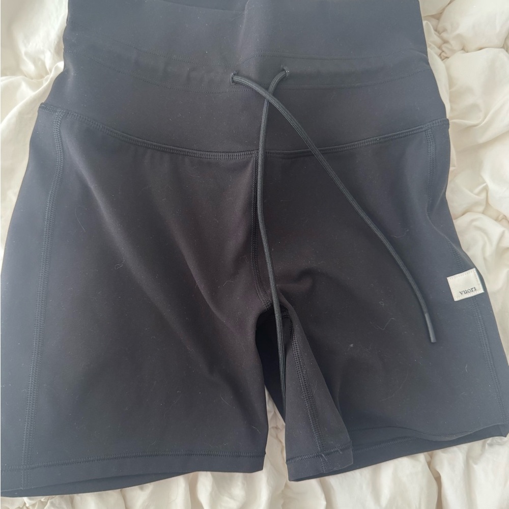 Vuori Black High-Waist Bike Shorts with Drawstring